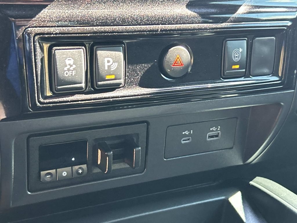 Used 2022 Nissan Titan PRO-4X AWD/4WD image 39