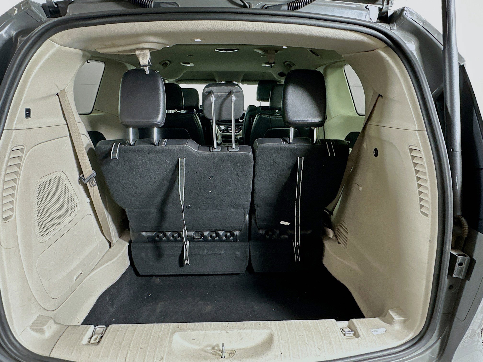 Used 2022 Chrysler Pacifica Touring-L w/ Uconnect Theater Family Group image 29