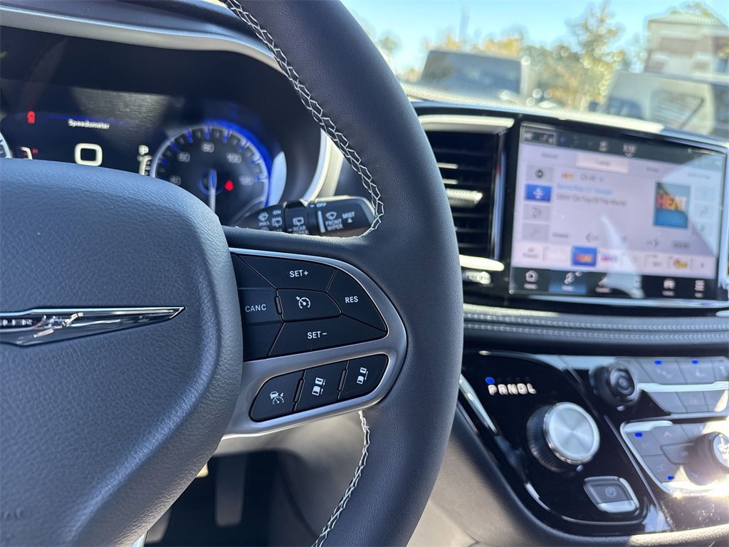 New 2026 Chrysler Pacifica Select image 16