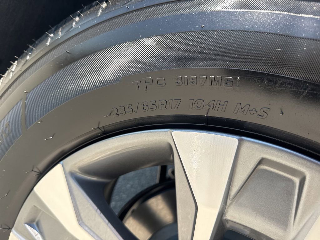 Used 2026 Chevrolet Equinox LT FWD image 32