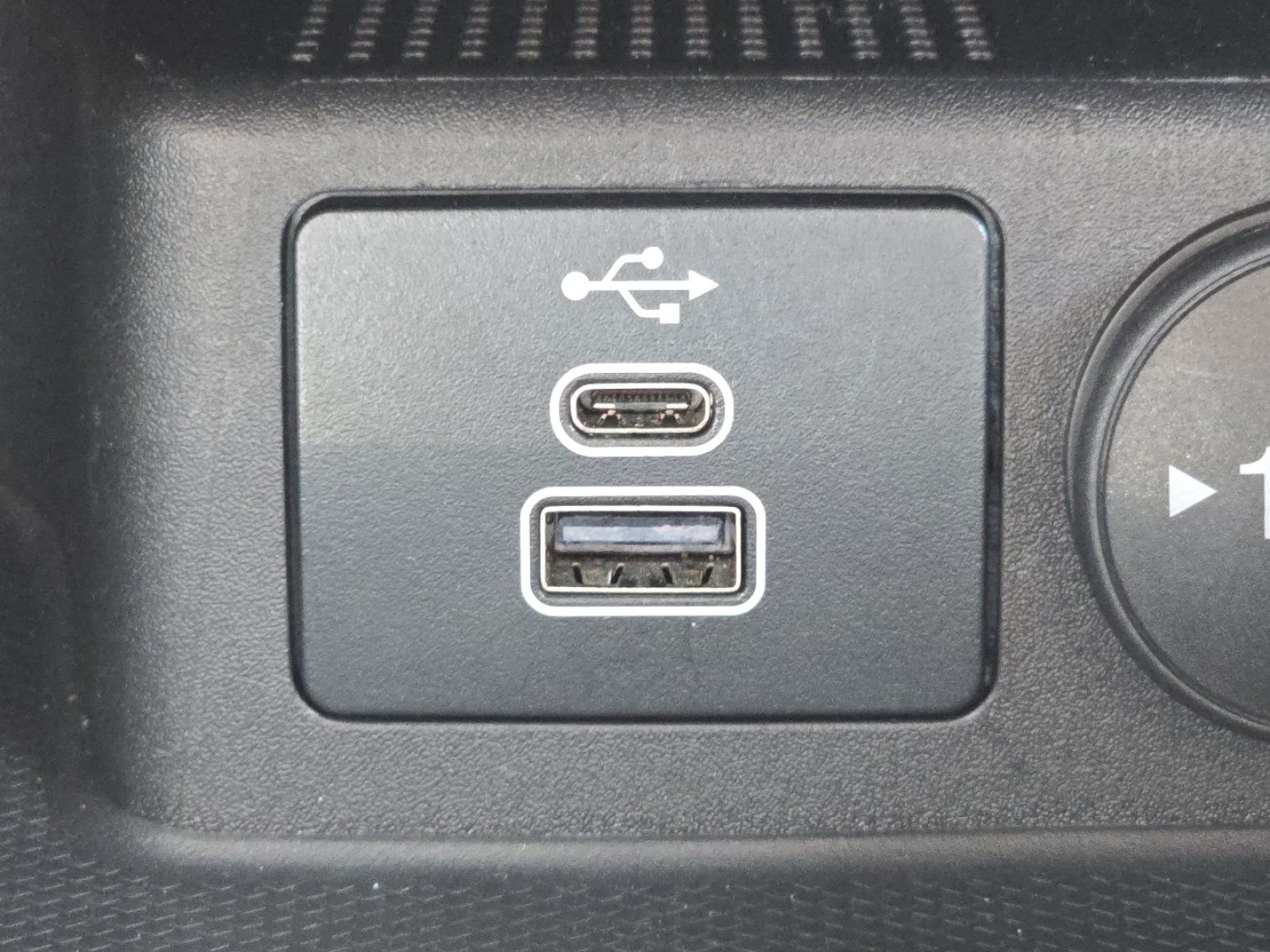 Used 2024 Ford Escape Active w/ Cold Weather Package FWD image 6