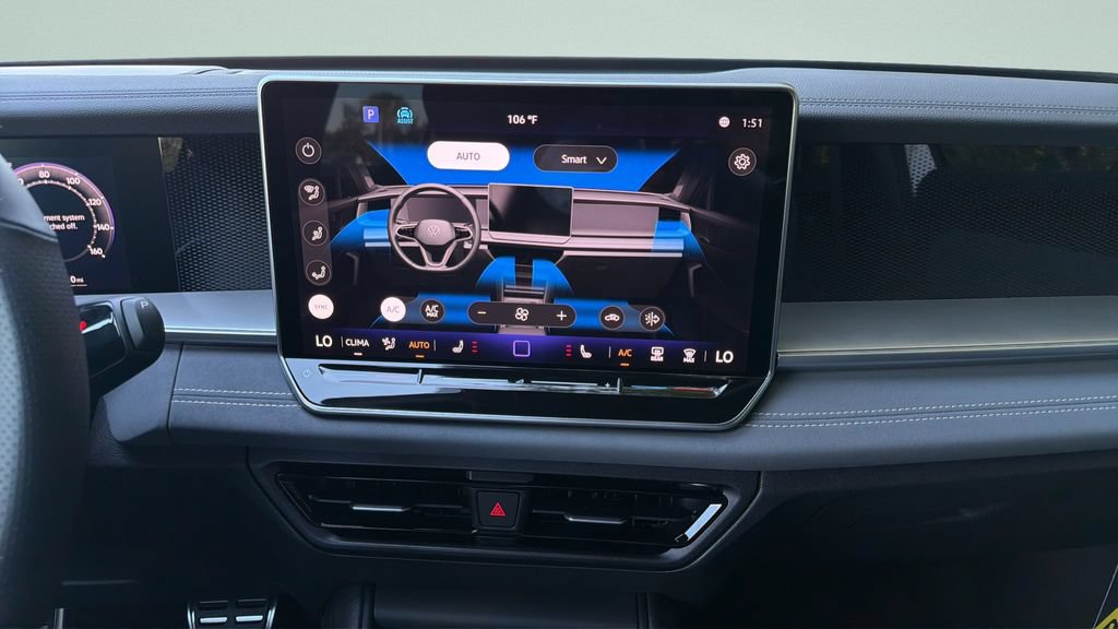 New 2026 Volkswagen Tiguan SE R-Line FWD image 18
