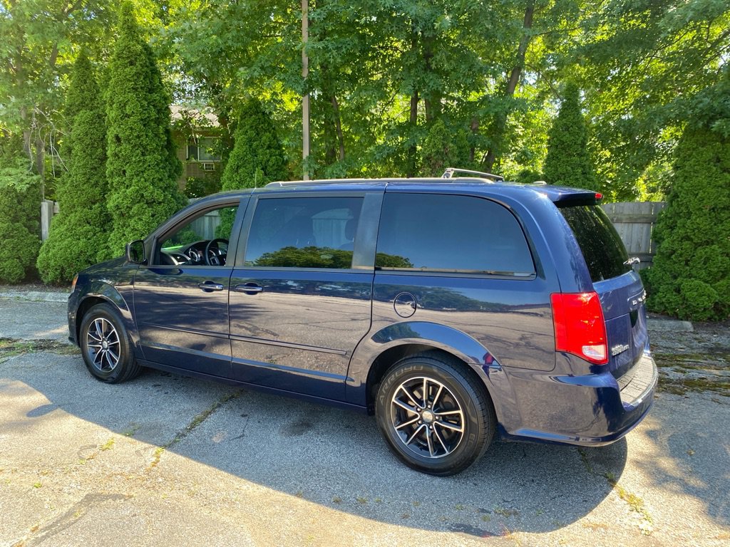 Used 2016 Dodge Grand Caravan R/T FWD image 3