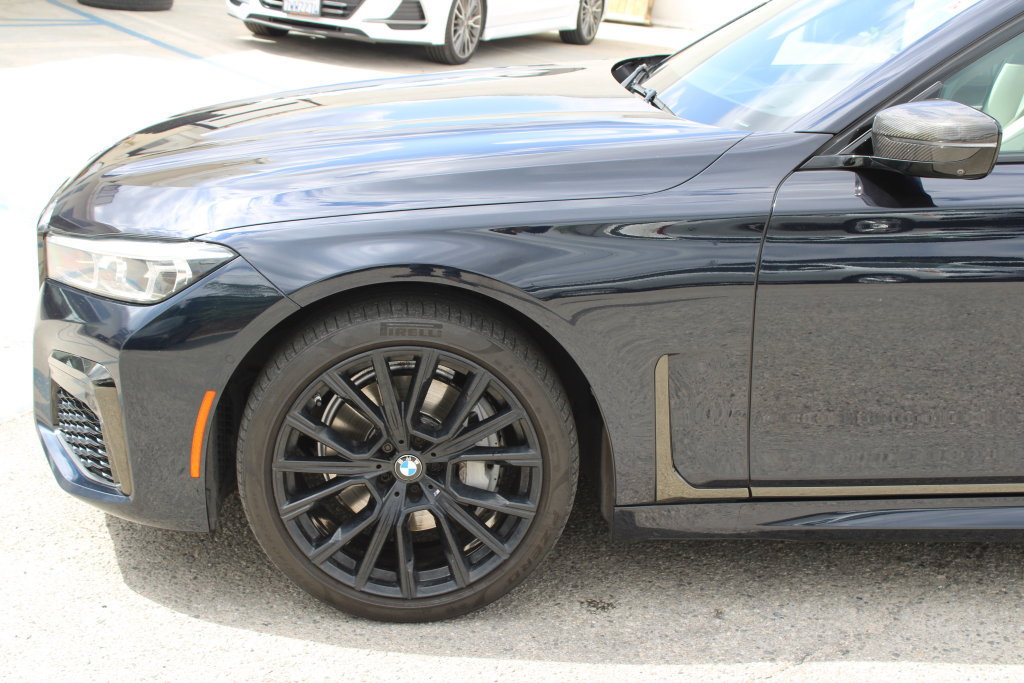 Used 2021 BMW 740i w/ M Sport Package RWD image 7