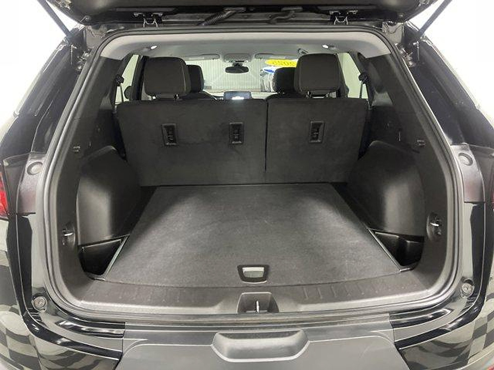 Used 2025 Chevrolet Equinox LT w/ Convenience Package II FWD image 13