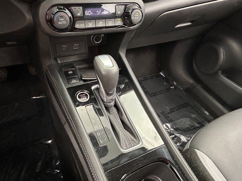 Used 2023 Nissan Kicks SR w/ SR Premium Package FWD image 27
