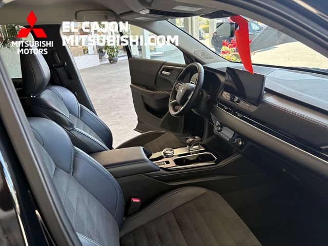 Used 2025 Mitsubishi Outlander SE FWD image 24