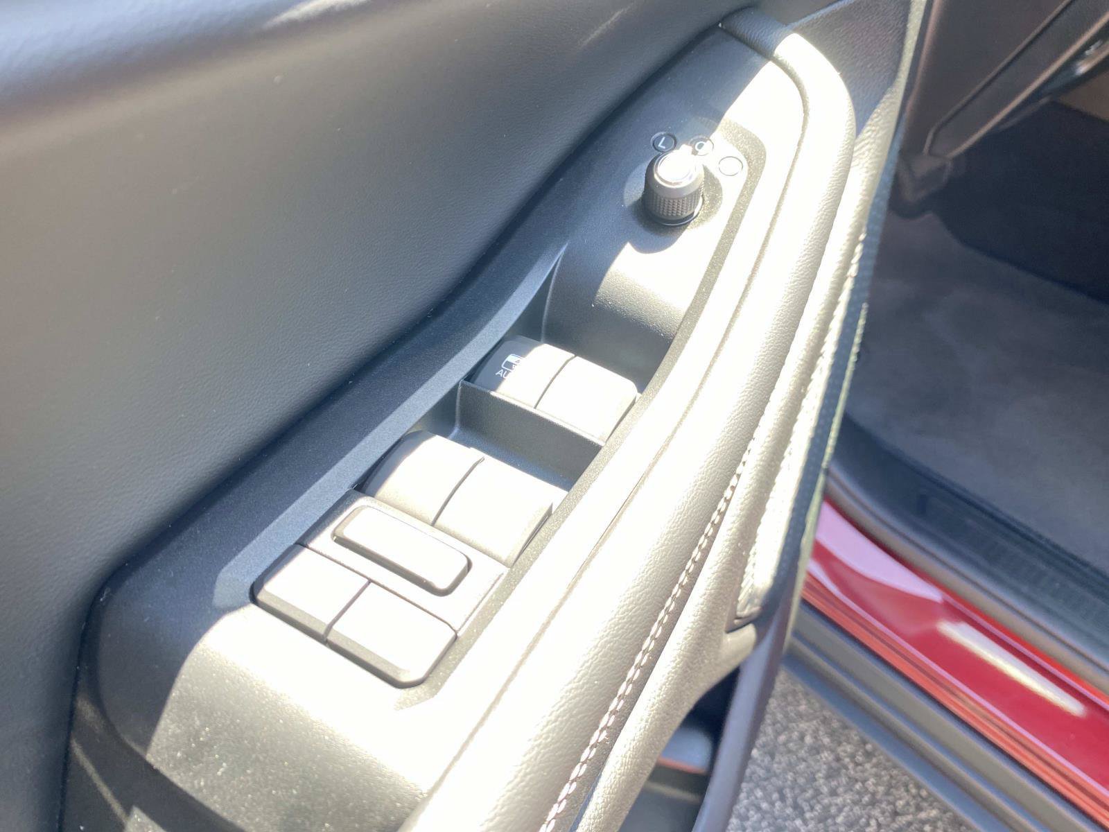 Used 2025 Jeep Grand Cherokee Altitude RWD image 21