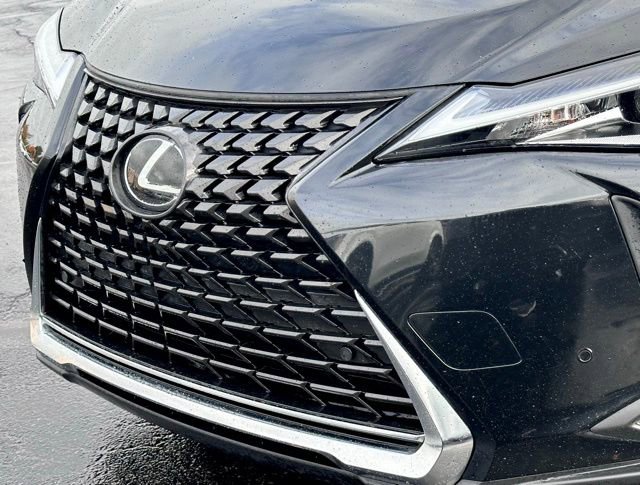 Used 2022 Lexus UX 200 w/ Premium Package image 4