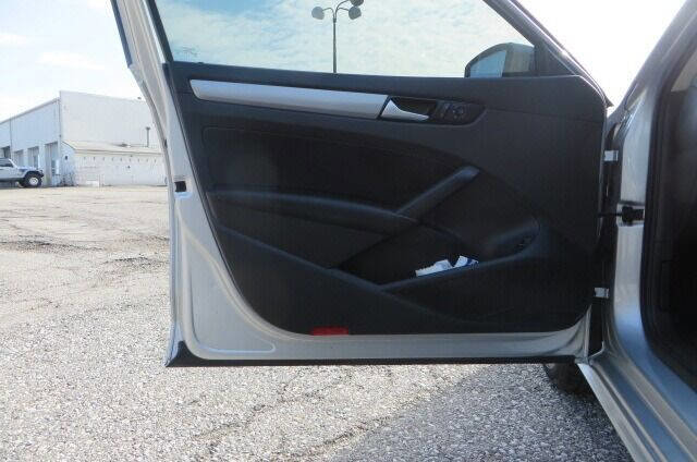 Used 2014 Volkswagen Passat 1.8T Wolfsburg Edition image 36