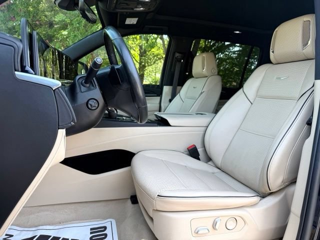 Used 2023 Cadillac Escalade ESV Premium Luxury AWD/4WD image 16