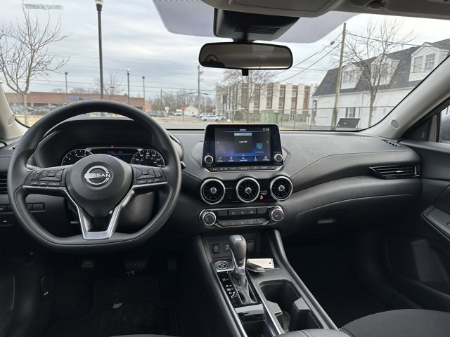 Used 2025 Nissan Sentra SV image 3