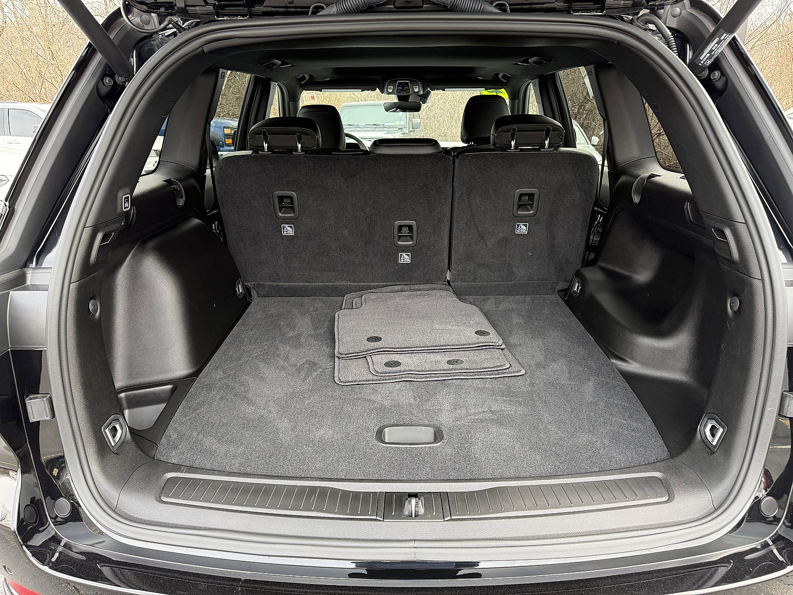 Used 2025 Jeep Grand Cherokee Altitude image 18