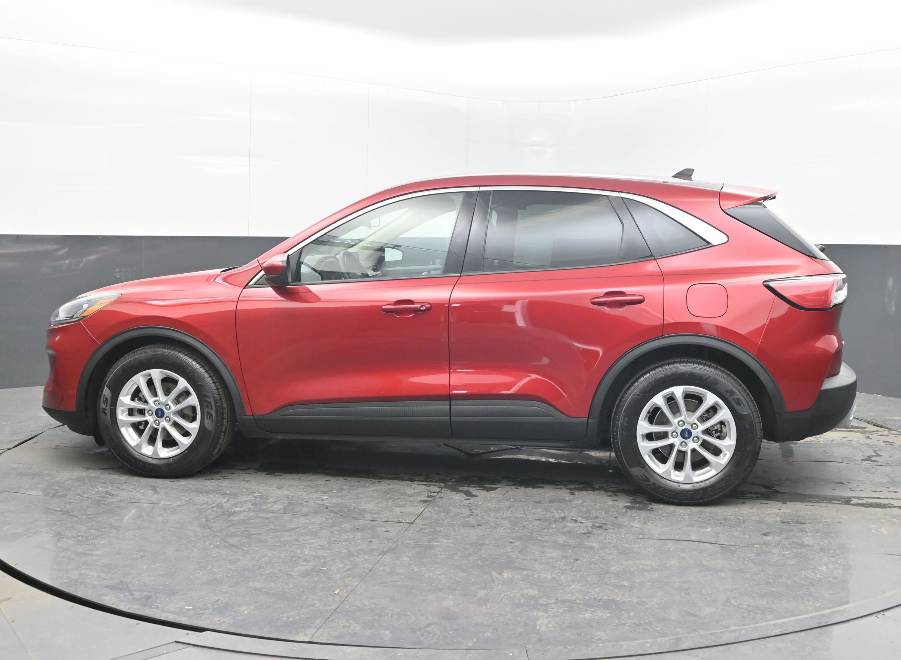 Used 2020 Ford Escape SE image 5