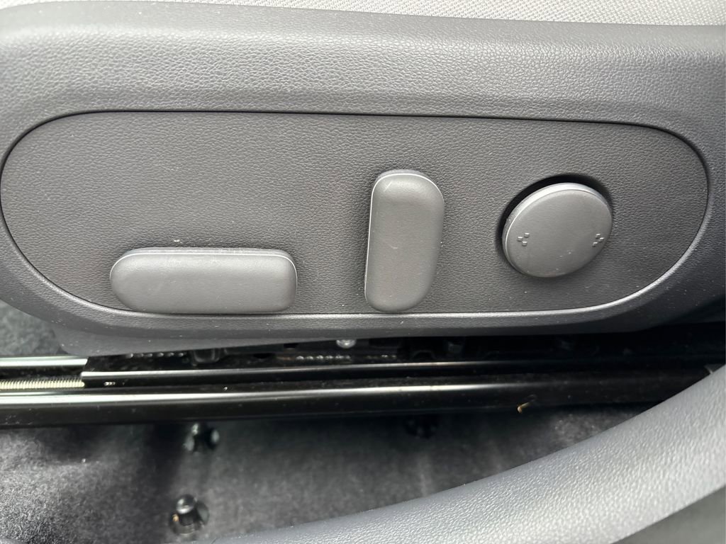 Certified 2025 Hyundai Kona SEL image 37