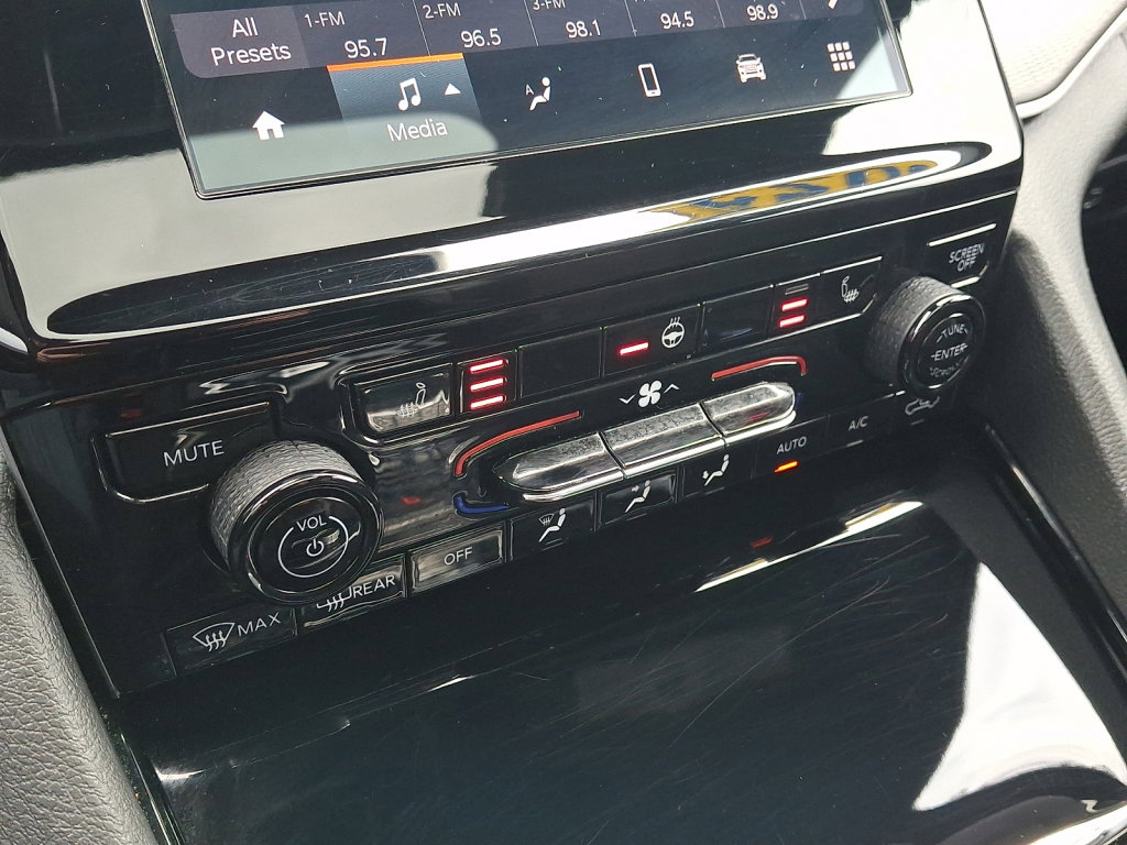 Used 2023 Jeep Grand Cherokee Altitude image 29