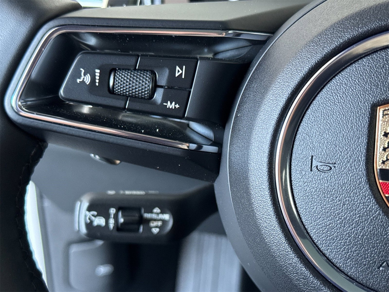 Used 2025 Porsche Macan image 27