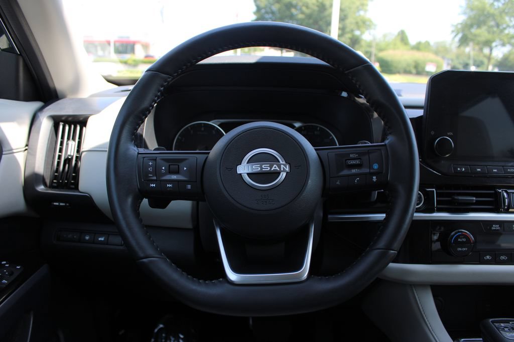 Used 2022 Nissan Pathfinder SL AWD/4WD image 15