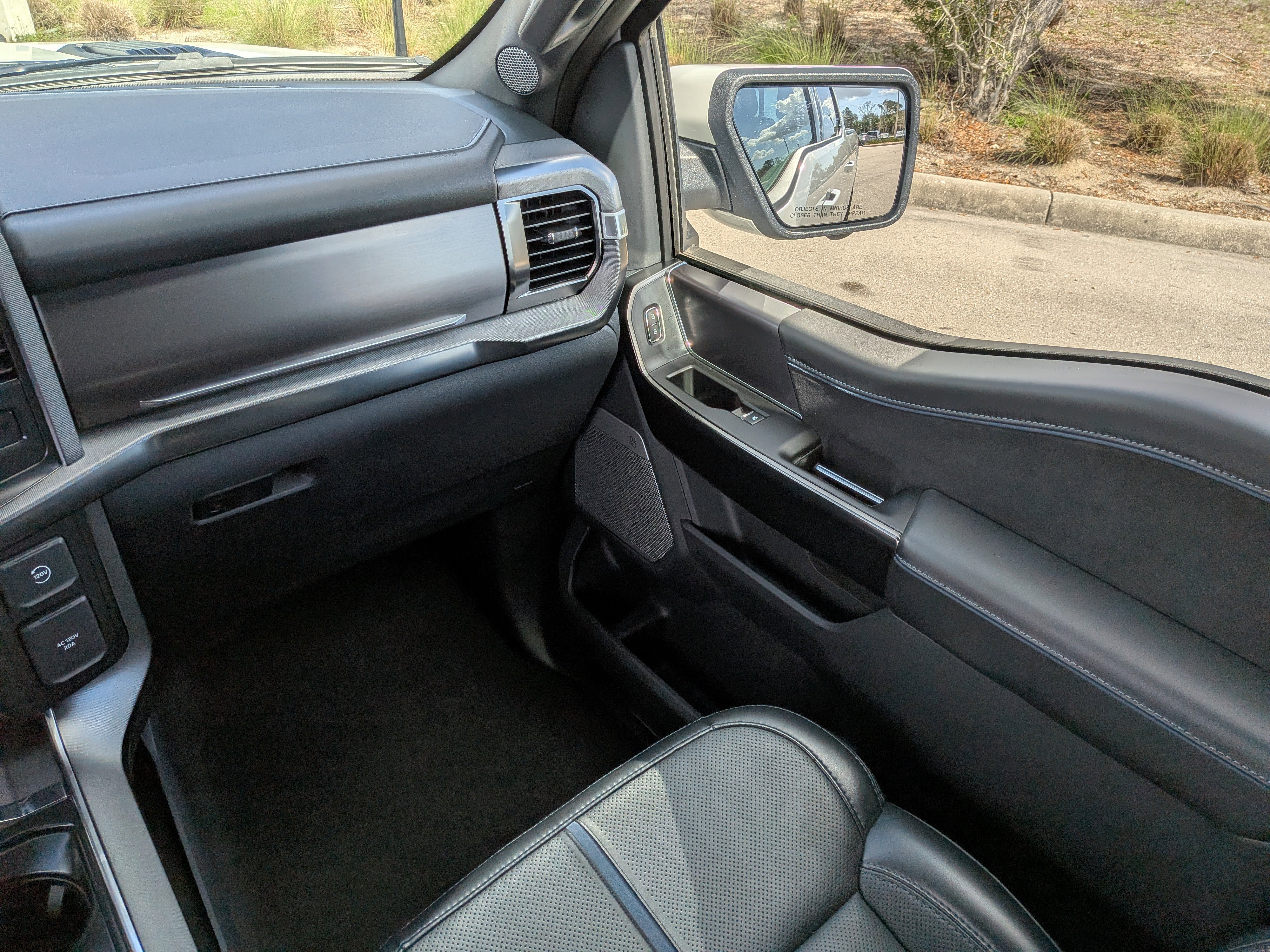 Used 2024 Ford F150 Platinum image 19