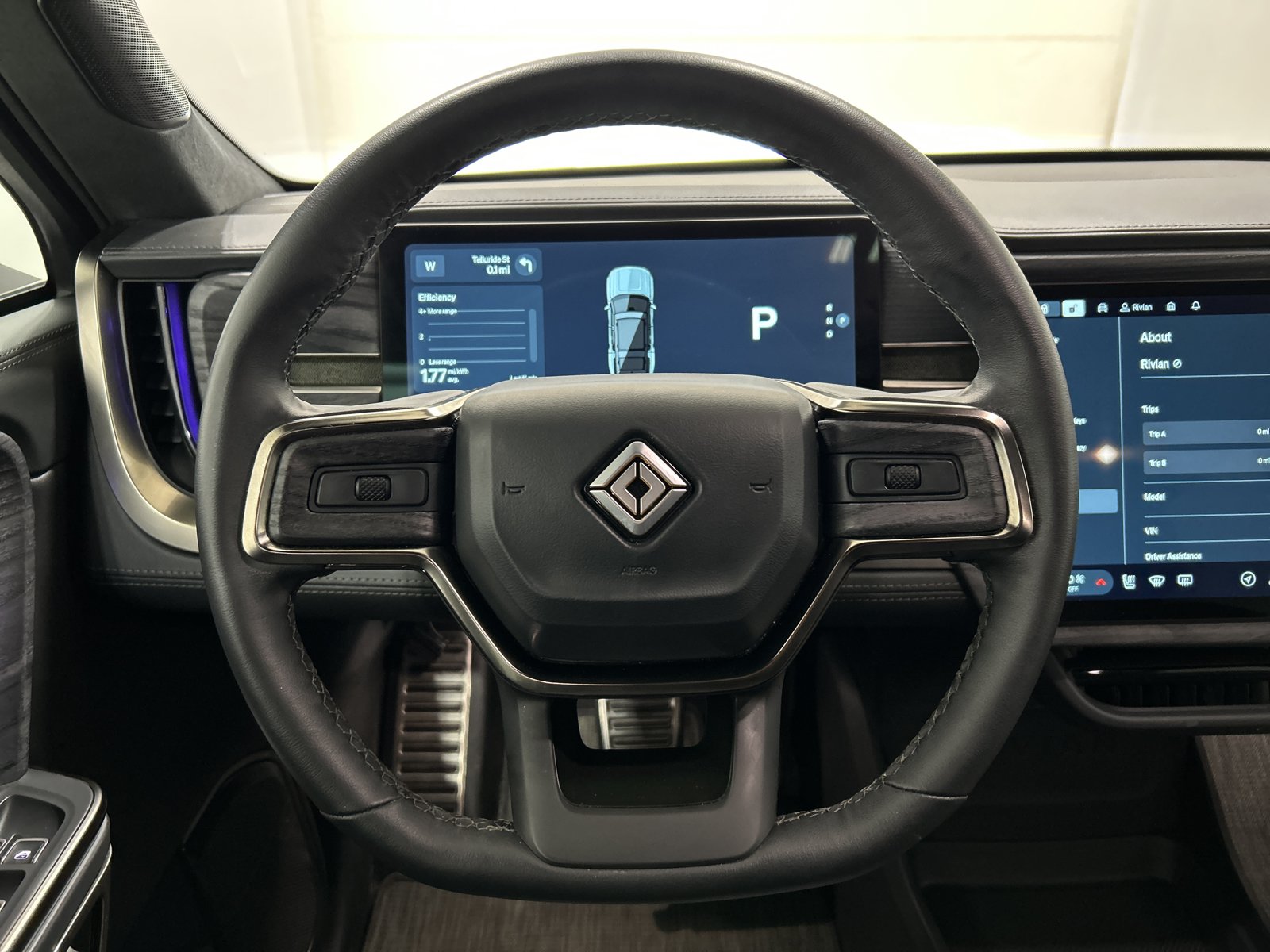 Used 2024 Rivian R1S Adventure AWD/4WD image 28