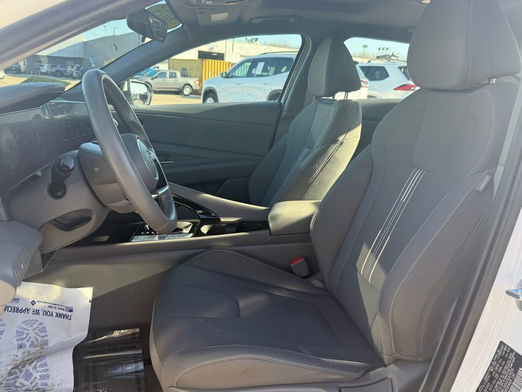 Used 2025 Hyundai Elantra SEL FWD image 32