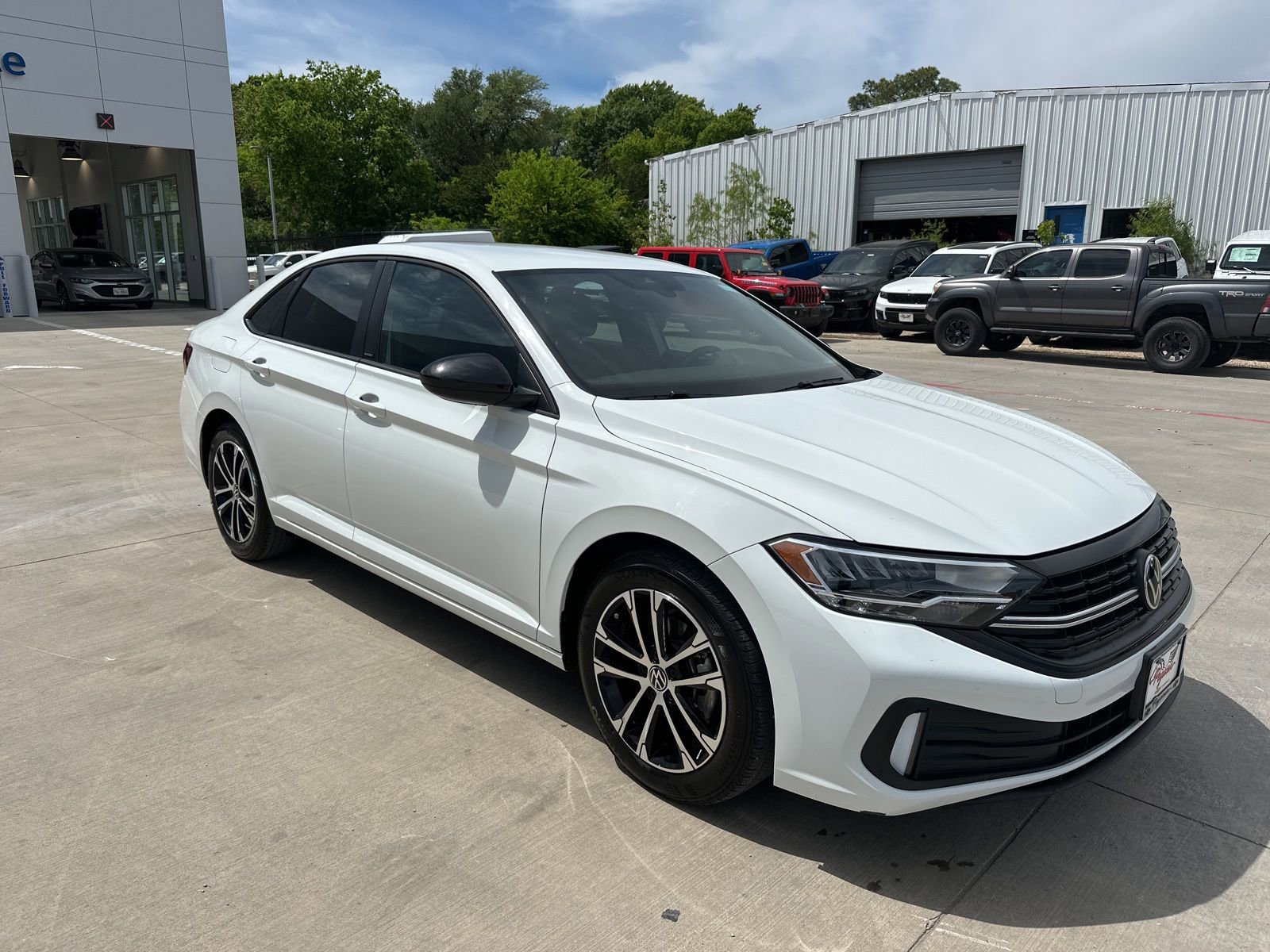 Used 2023 Volkswagen Jetta Sport image 8