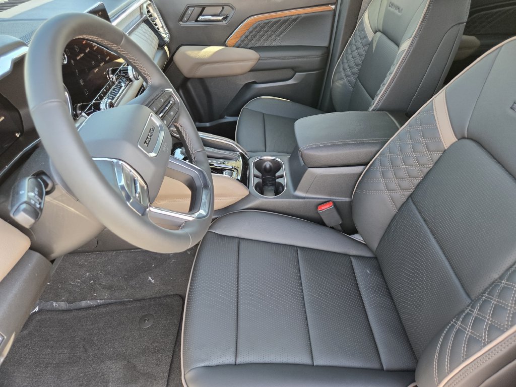 New 2026 GMC Canyon Denali w/ LPO, Black Badging Package AWD/4WD image 8