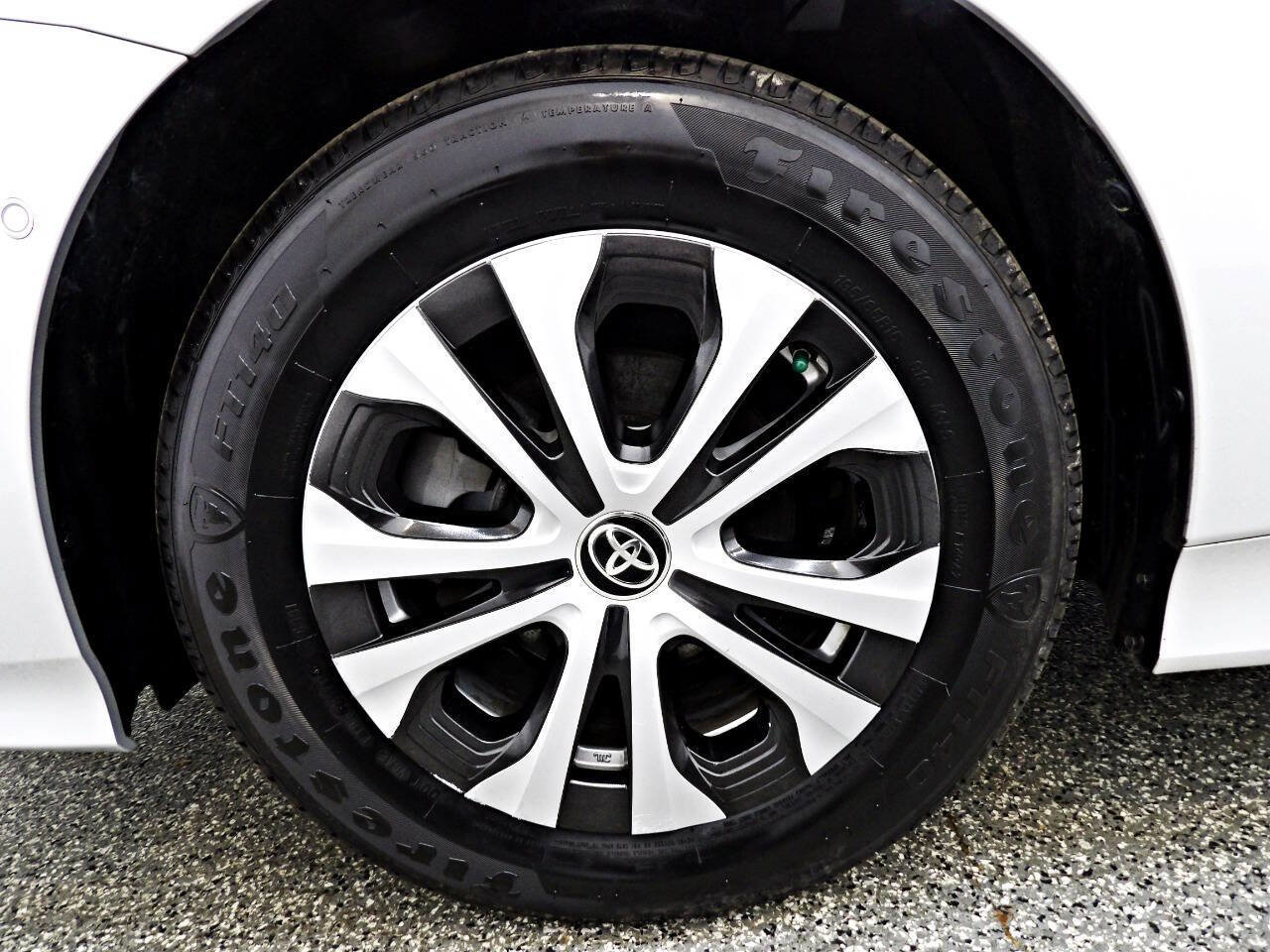 Used 2020 Toyota Prius XLE w/ Advanced Technology Package image 18