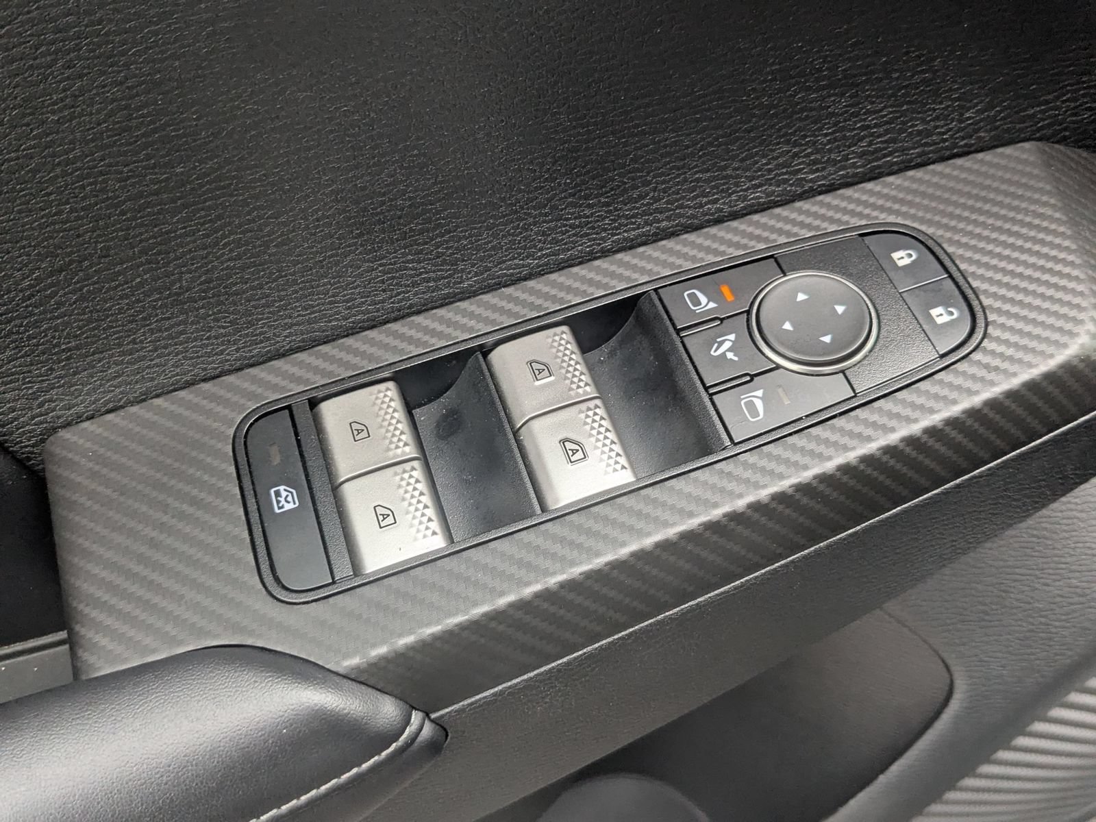Used 2024 Mitsubishi Outlander SE Black Edition FWD image 12