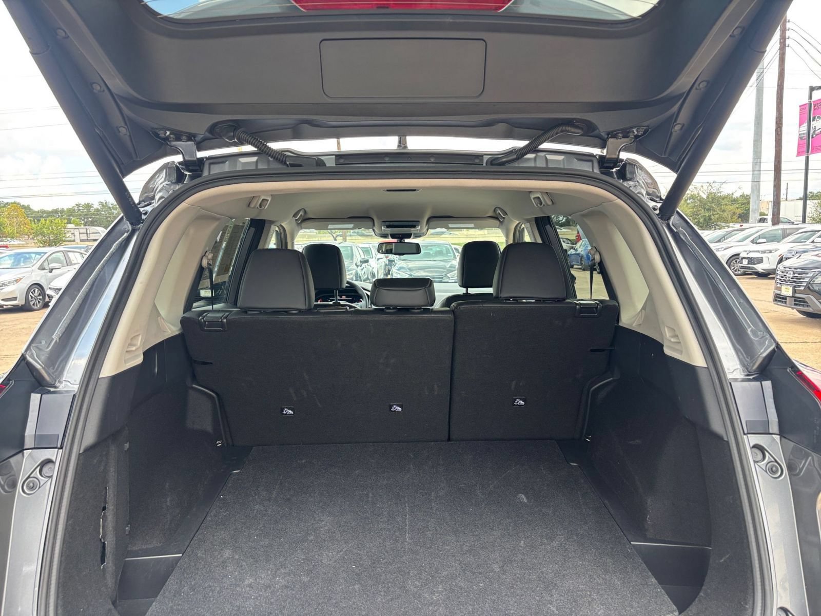 Used 2026 Nissan Rogue SL FWD image 33