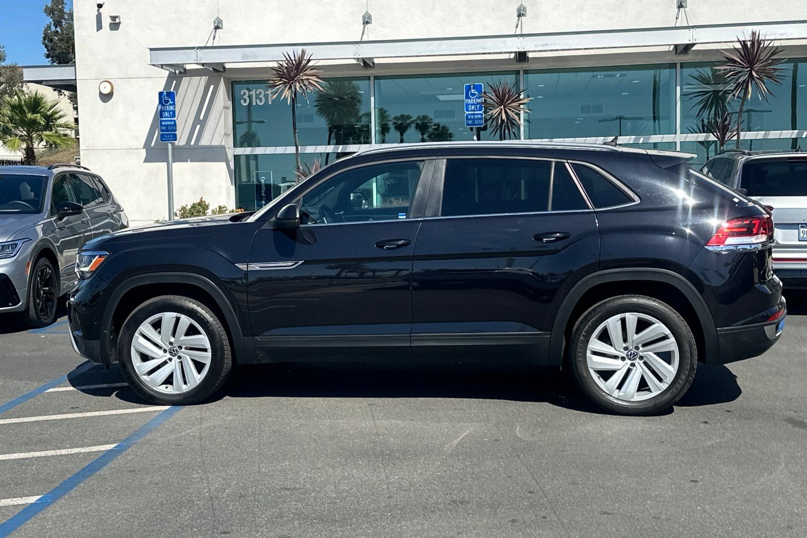 Used 2022 Volkswagen Atlas Cross Sport SE image 7