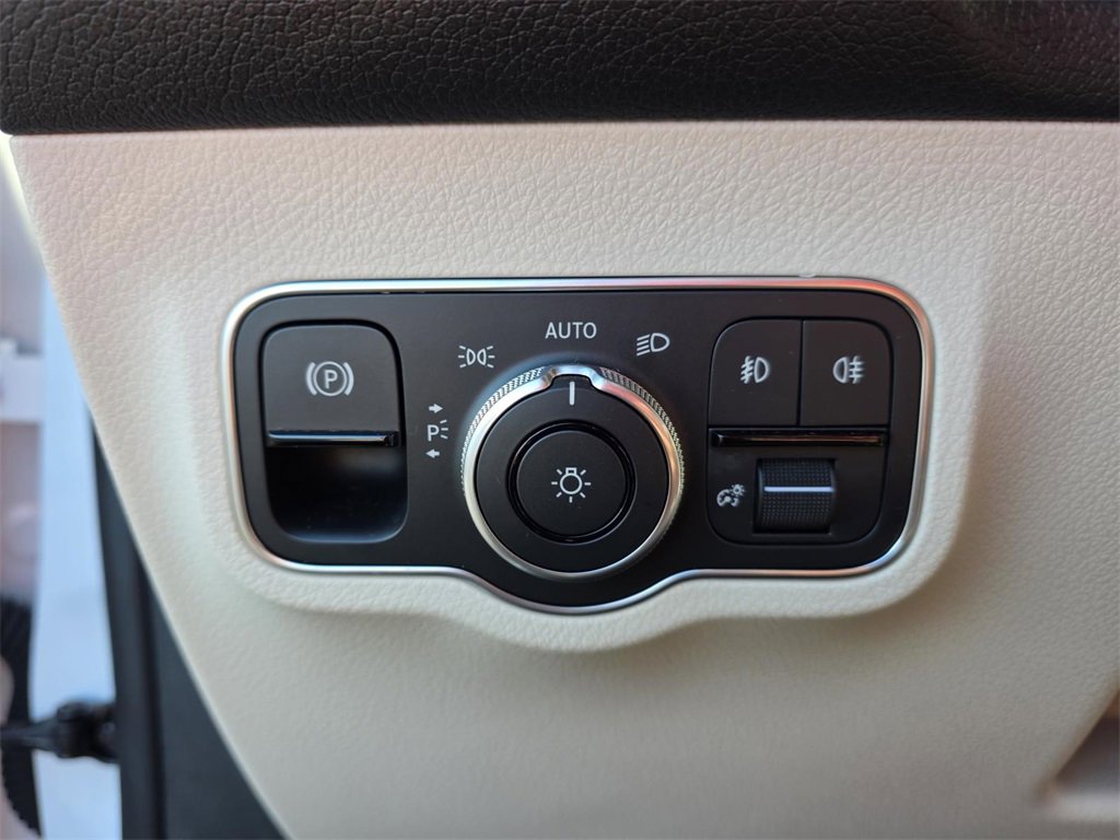 Certified 2025 Mercedes-Benz GLB 250 image 14