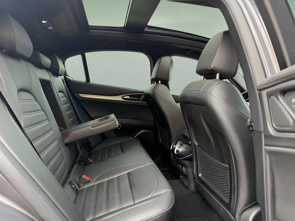 Used 2023 Alfa Romeo Stelvio Veloce image 13