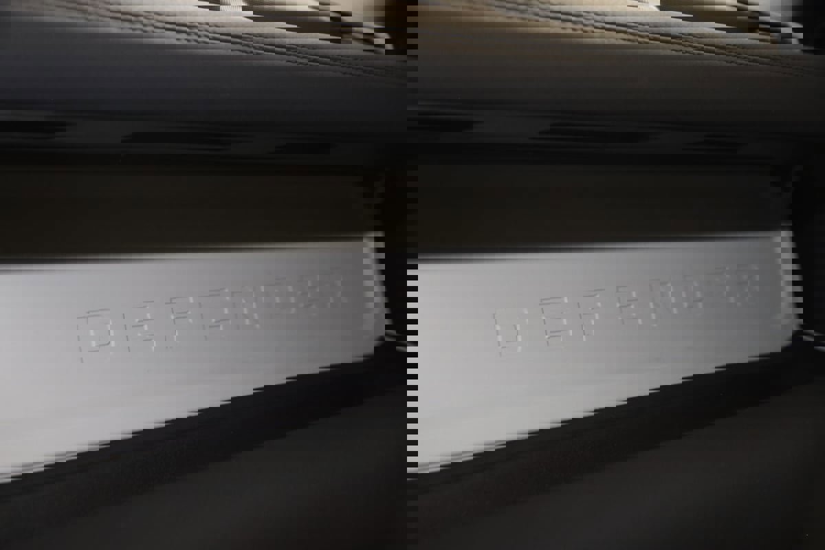 Used 2023 Land Rover Defender 110 SE image 34