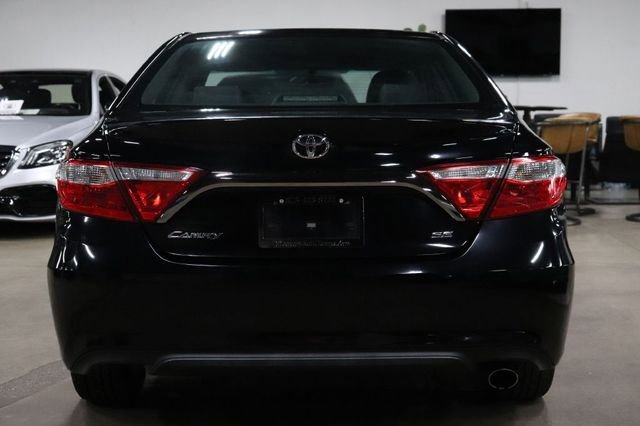 Used 2015 Toyota Camry SE FWD image 4