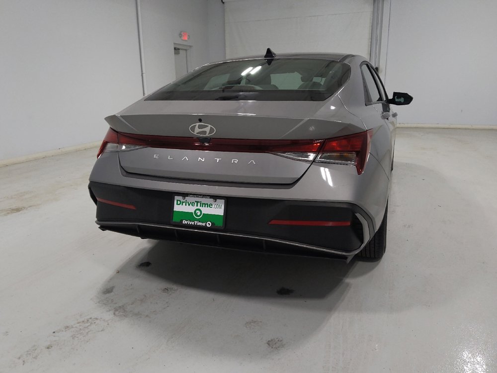 Used 2025 Hyundai Elantra SE FWD image 7