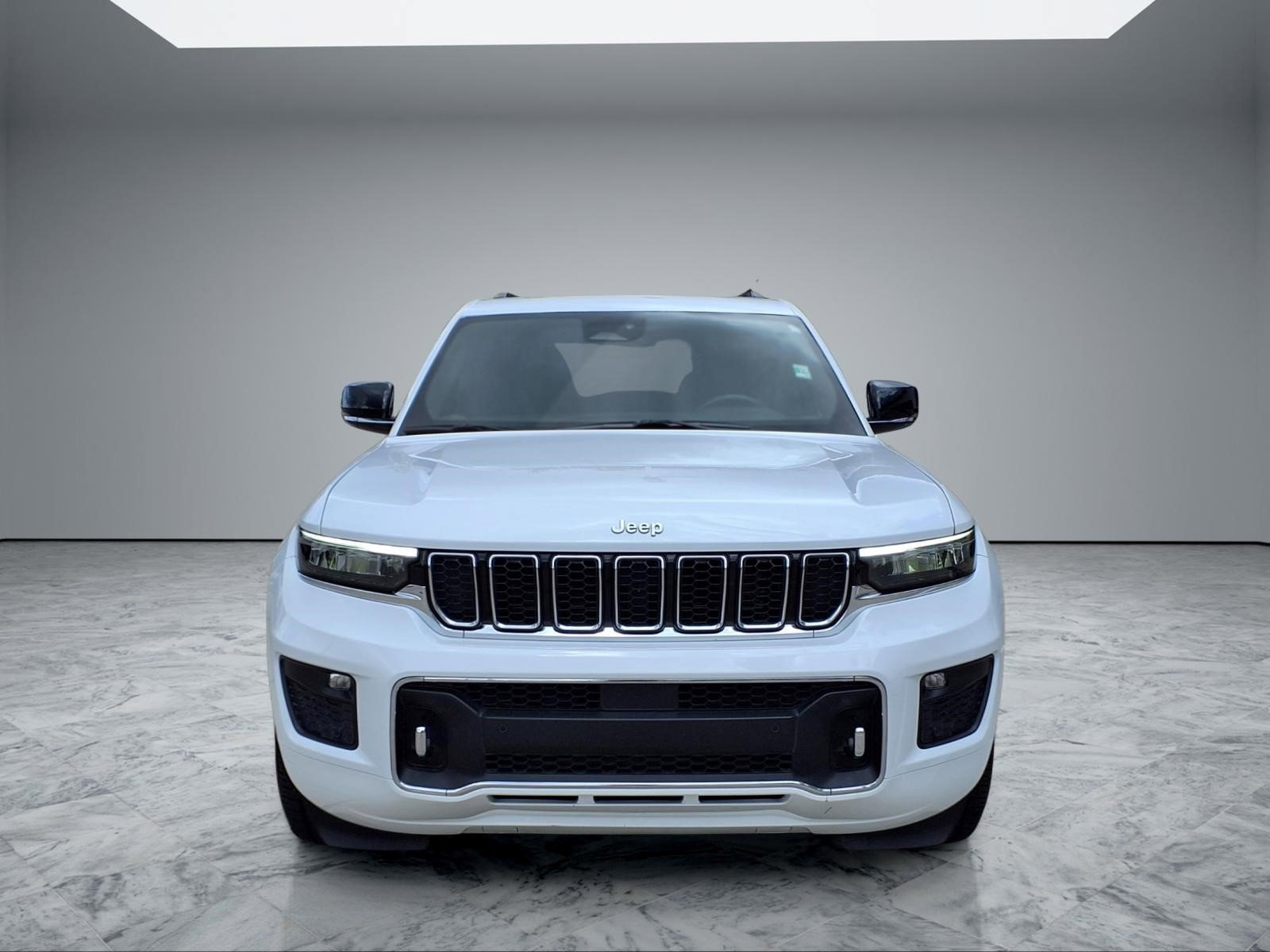 Used 2022 Jeep Grand Cherokee Overland AWD/4WD image 2