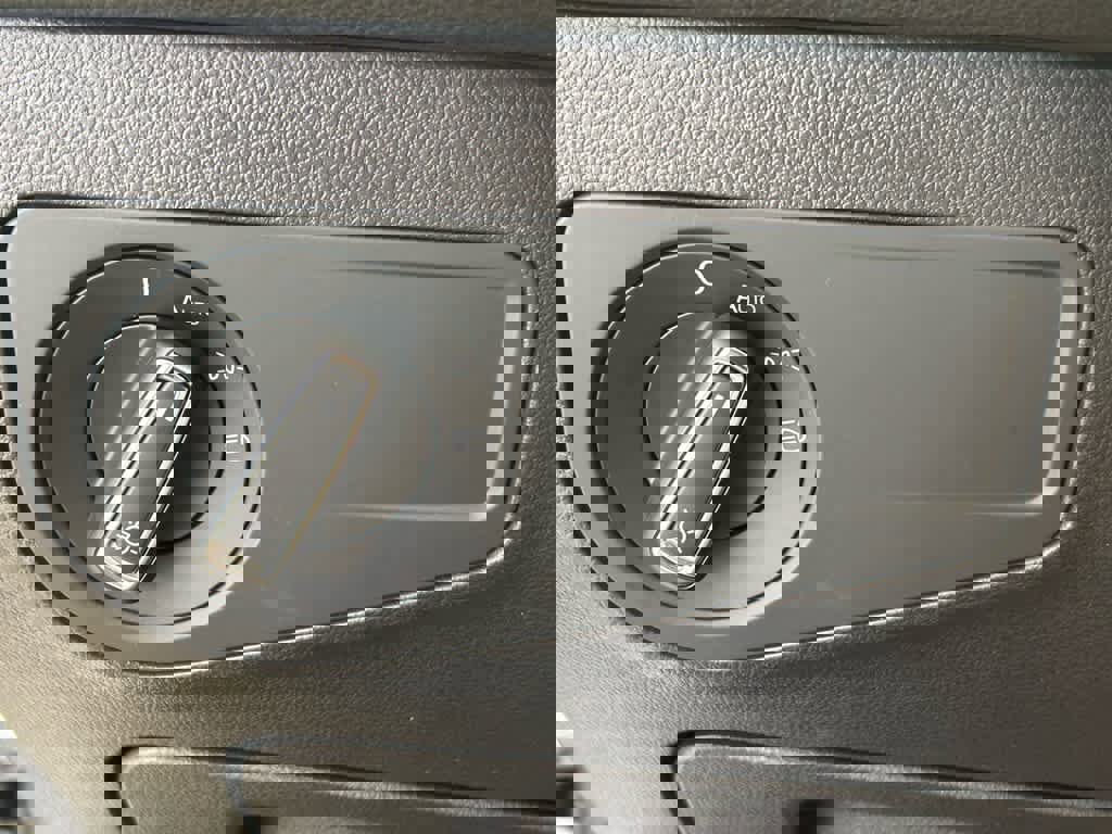 Certified 2023 Volkswagen Tiguan SE R-Line image 11