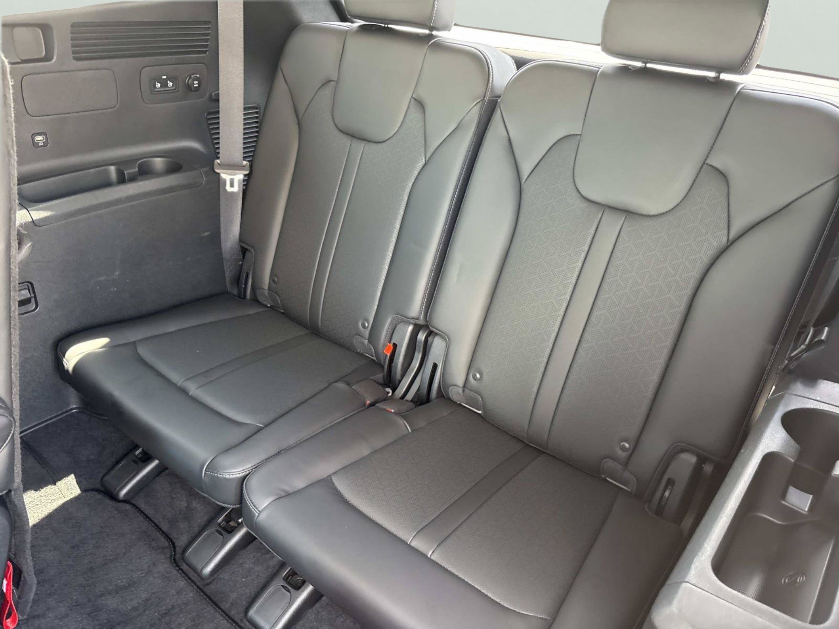 Used 2023 Kia Sorento SX AWD/4WD image 16