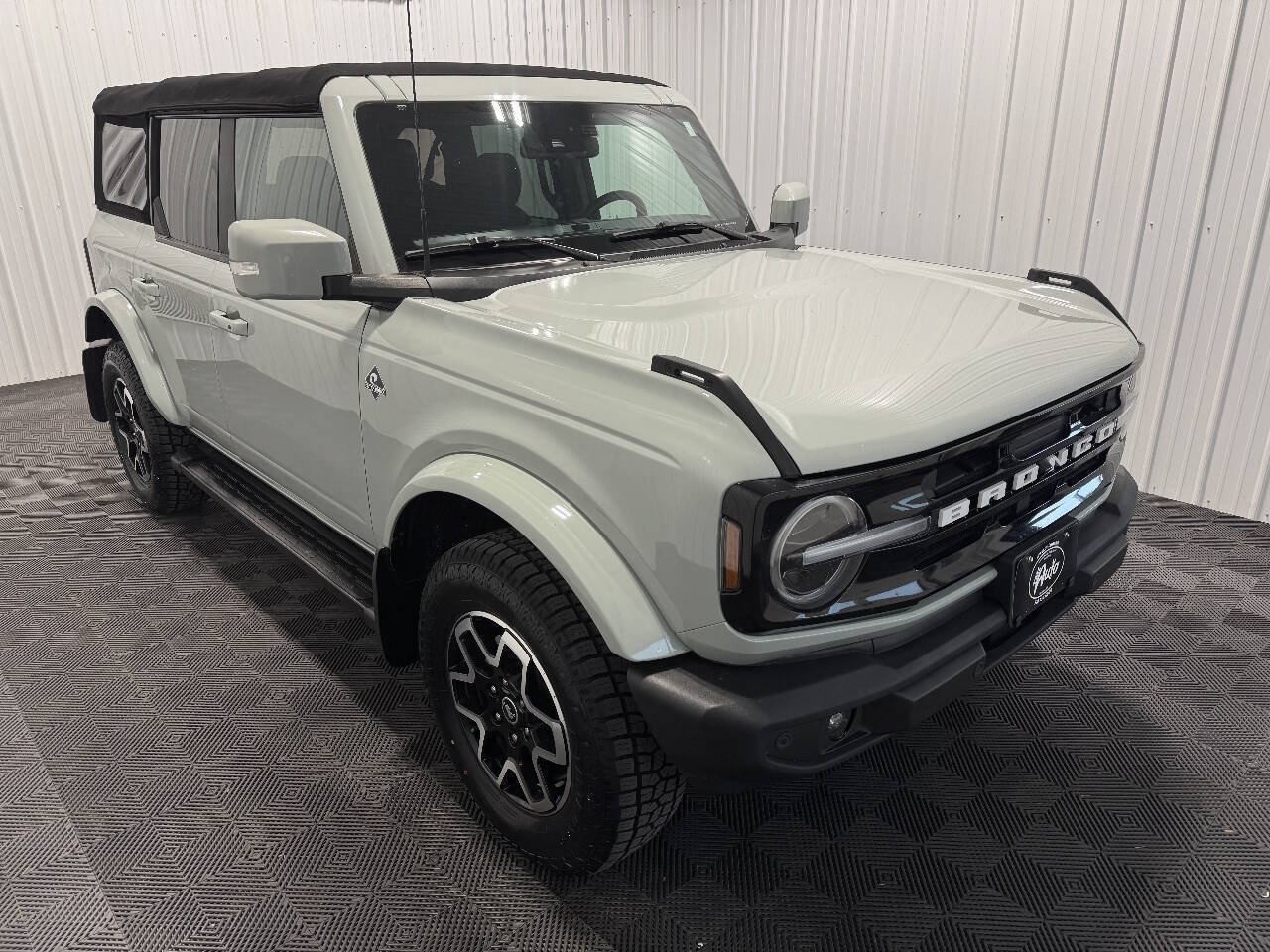 Used 2021 Ford Bronco Outer Banks AWD/4WD image 2