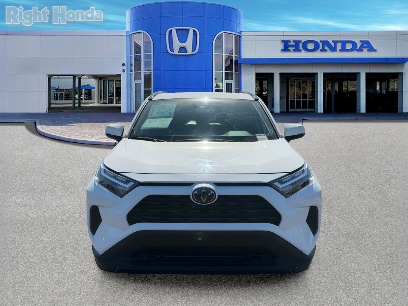 Used 2025 Toyota RAV4 XLE FWD image 10
