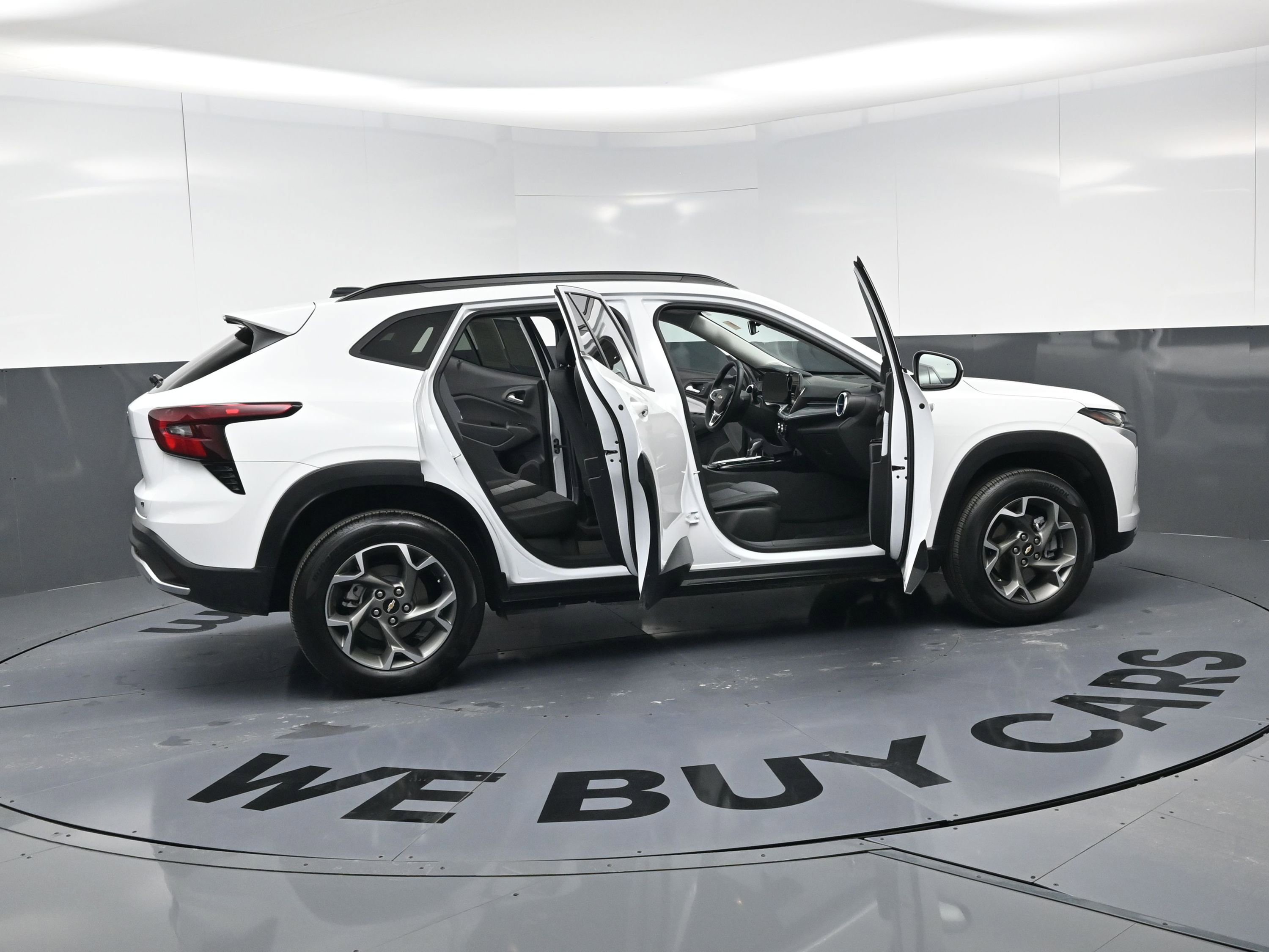 Used 2025 Chevrolet Trax LT w/ Driver Confidence Package image 24