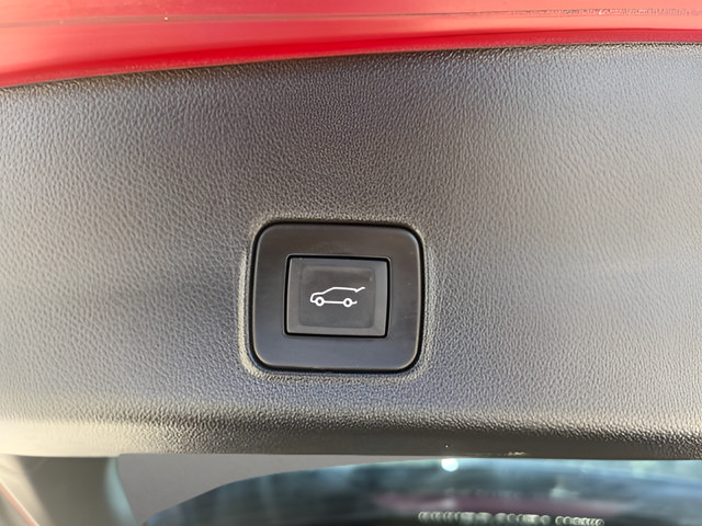Used 2023 Chevrolet TrailBlazer RS w/ Sun and Liftgate Package FWD image 9