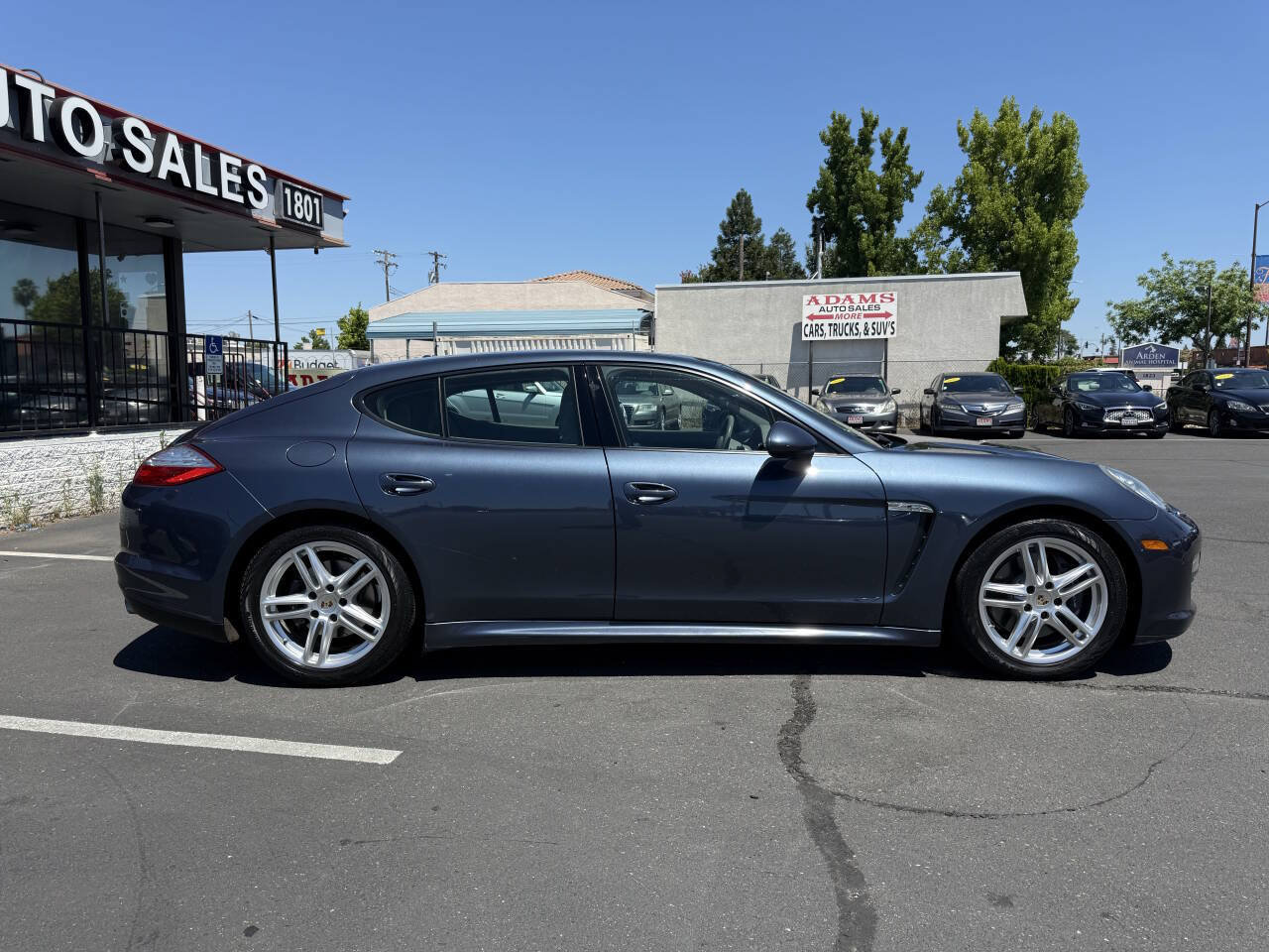 Used 2013 Porsche Panamera RWD image 2