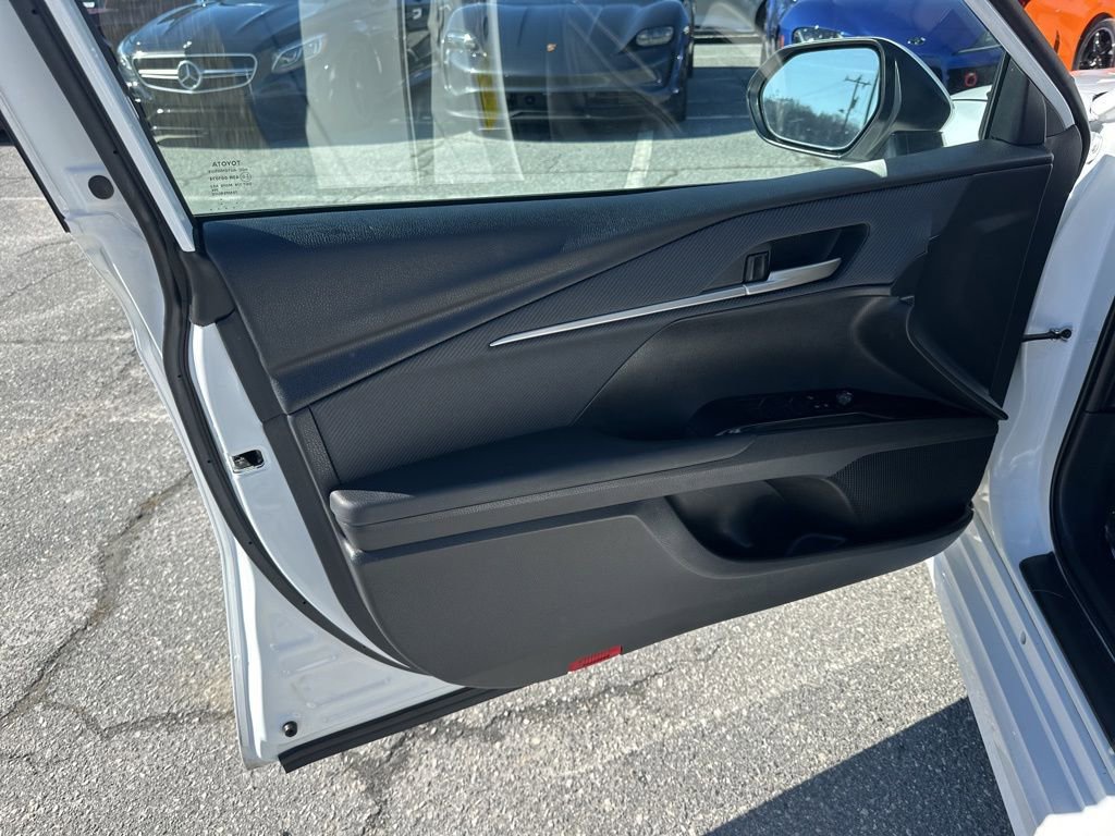 Used 2025 Toyota Camry SE image 23