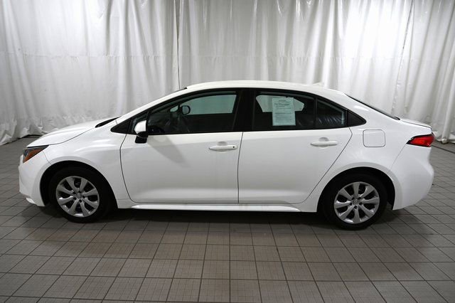 Used 2022 Toyota Corolla LE image 9