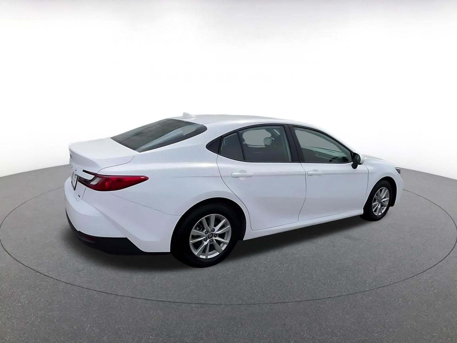 Used 2025 Toyota Camry LE image 13