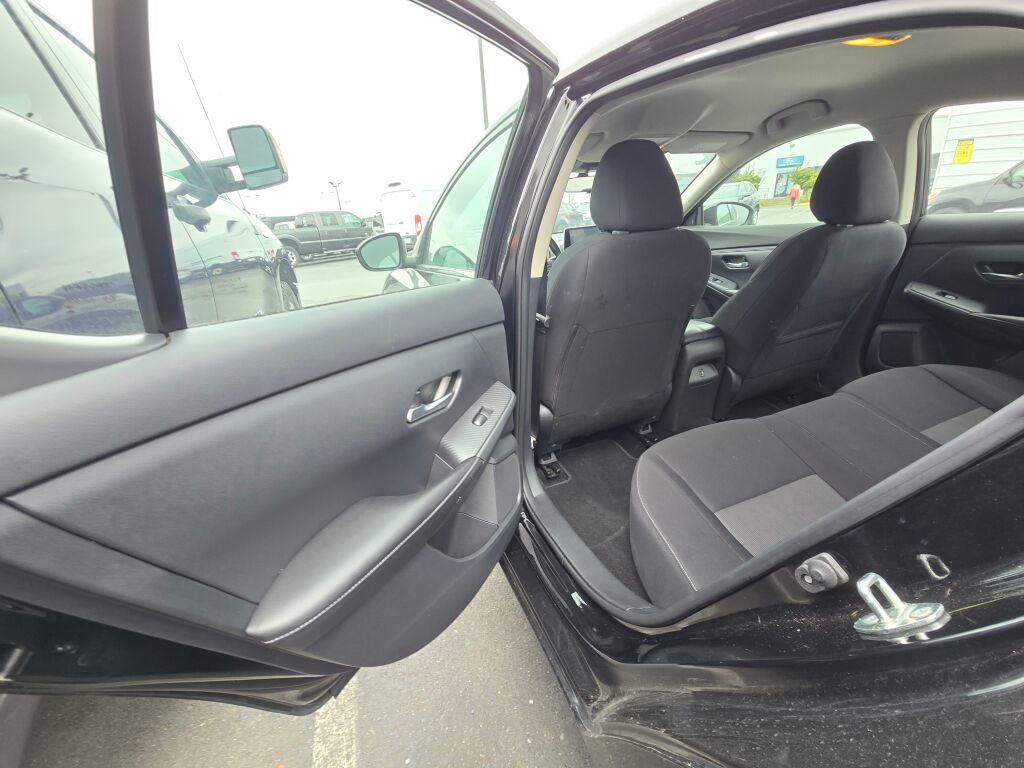 Used 2023 Nissan Sentra SV image 9