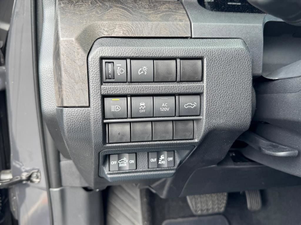 Used 2024 Toyota Tacoma Limited w/ Limited Package (LT) AWD/4WD image 20