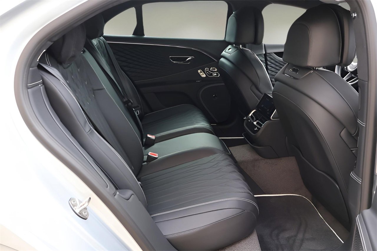 New 2026 Bentley Flying Spur Azure image 20